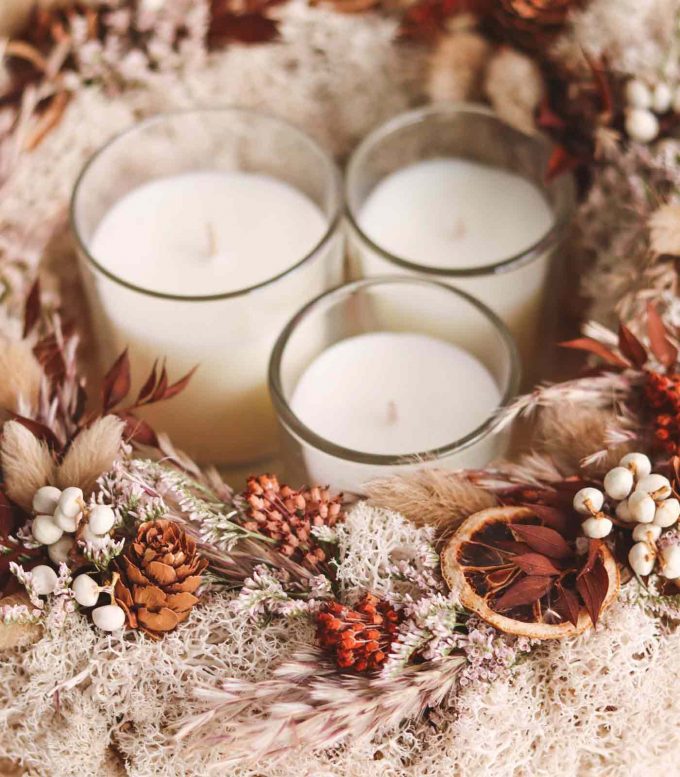 Corona de Navidad elaborada con flores secas y preservadas - Snow White