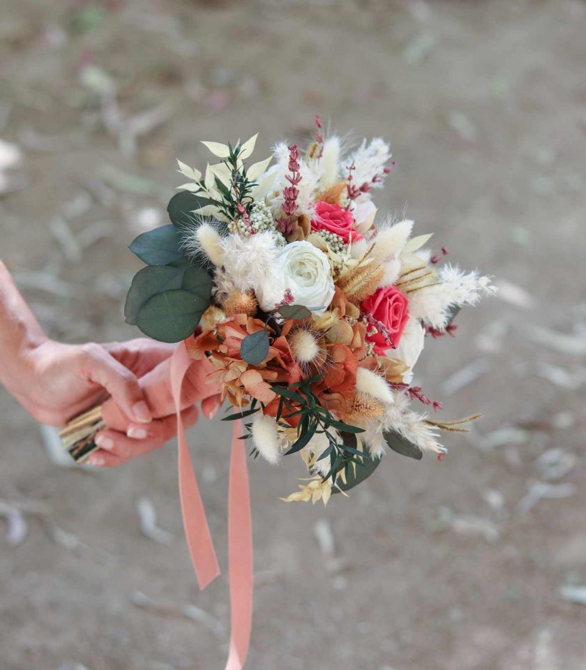 ramo de novia realizado con flores preservadas