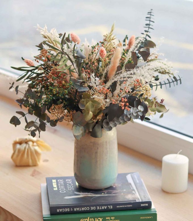 Flores preservadas +Jarrón hecho a mano: Menorca