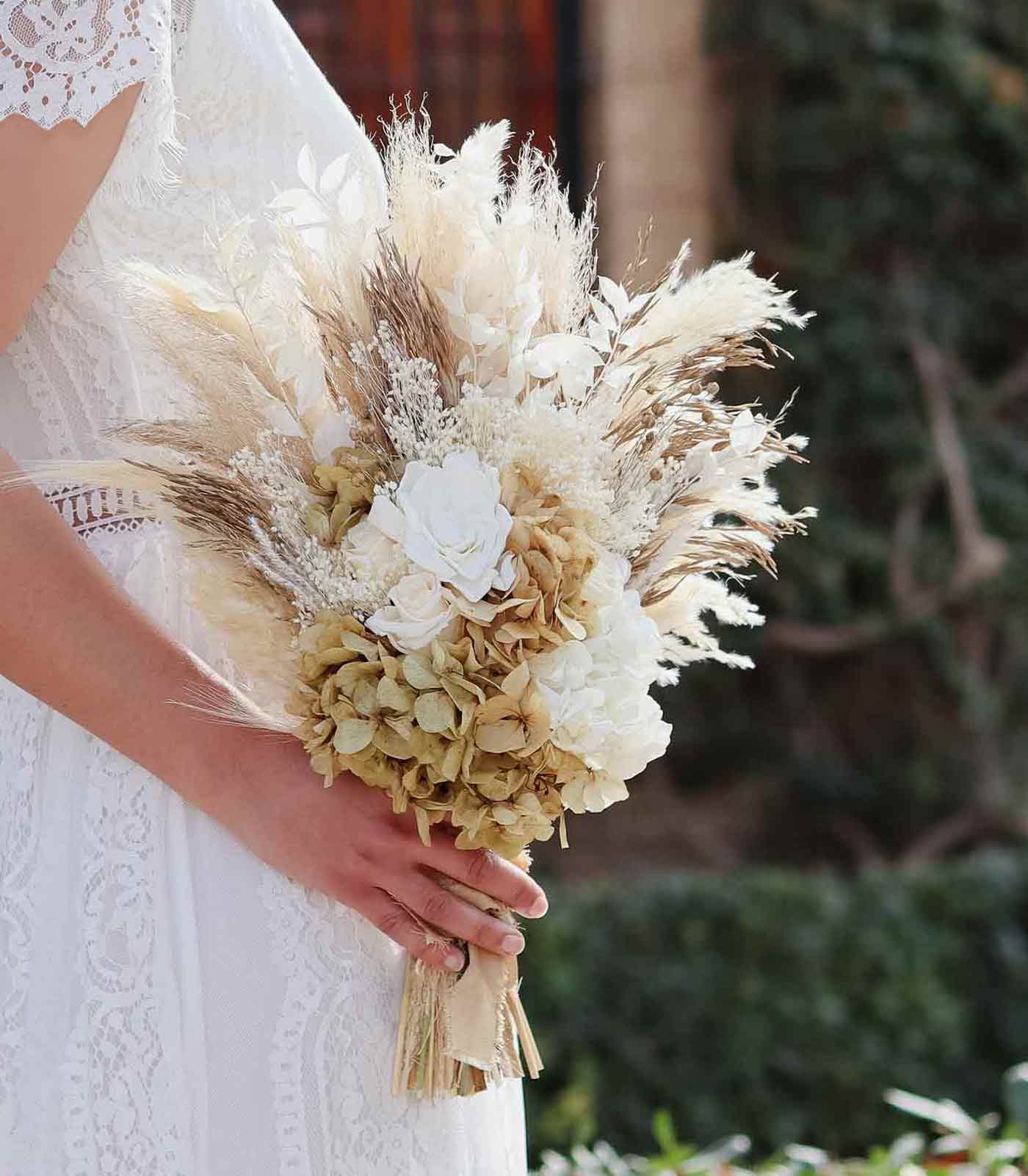 Ramo y corona de novia silvestre con flores secas