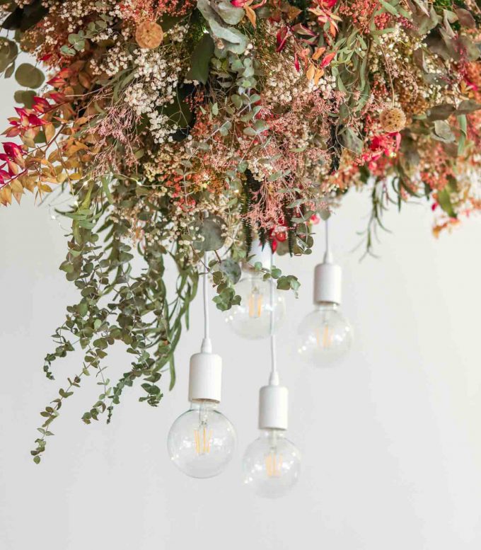 Lámpara flor Edén con flores secas y preservadas