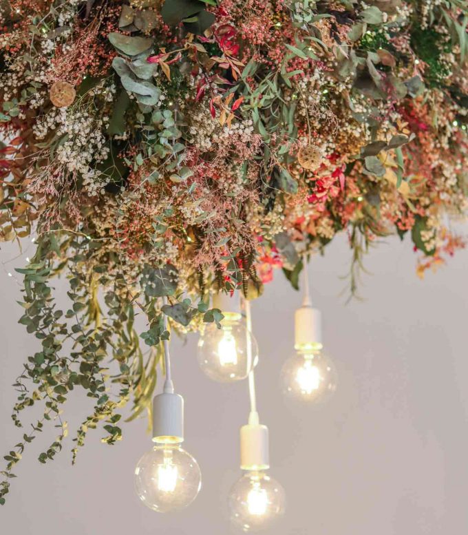 Lámpara flor Edén con flores secas y preservadas