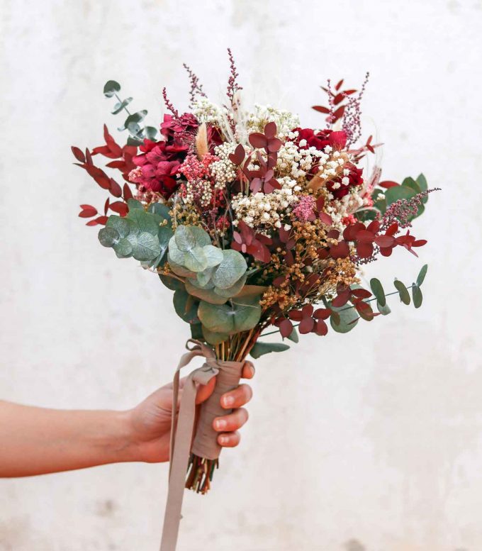 Ramo de novia preservado en blanco y burdeos - Cherry