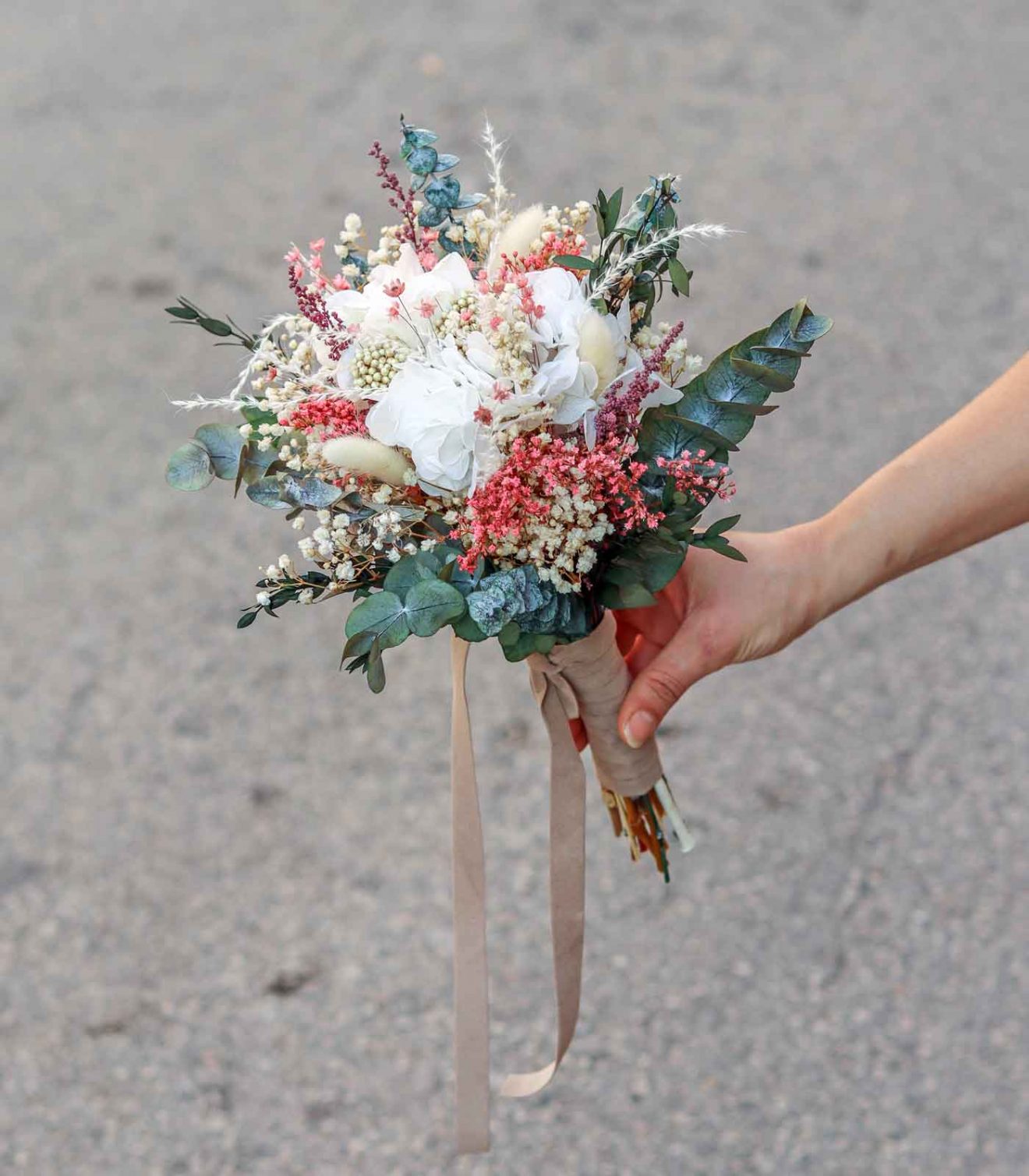 Ramo de novia preservado en blanco y burdeos - Cherry