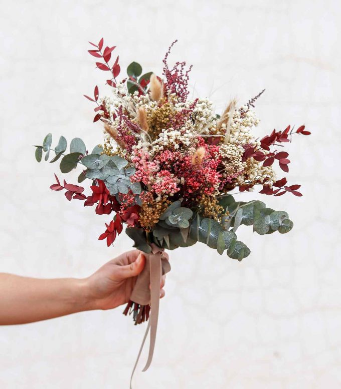 Ramo de novia en blanco y granate - Scarlett