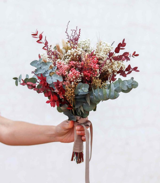 Ramo de novia en blanco y granate - Scarlett