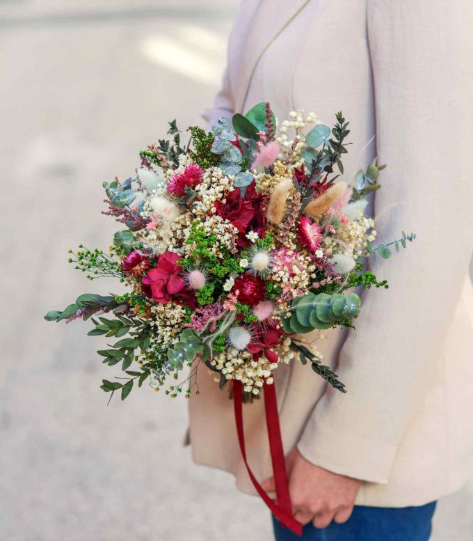 Ramo de novia silvestre en tonos burdeos y rosa - Claret
