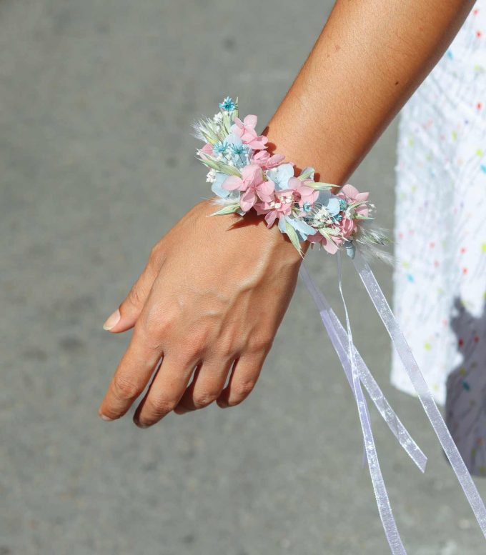 Pulseras para damas de honor de flores preservadas