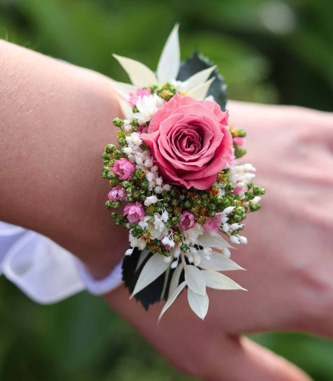 Pulseras para damas de honor de flores preservadas