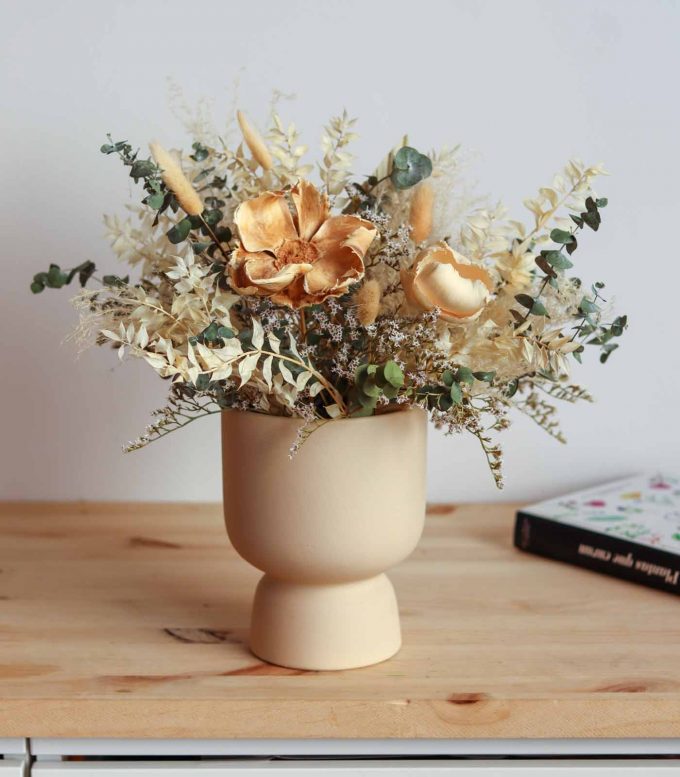 Centro de flores secas en jarrón de cerámica: Anis